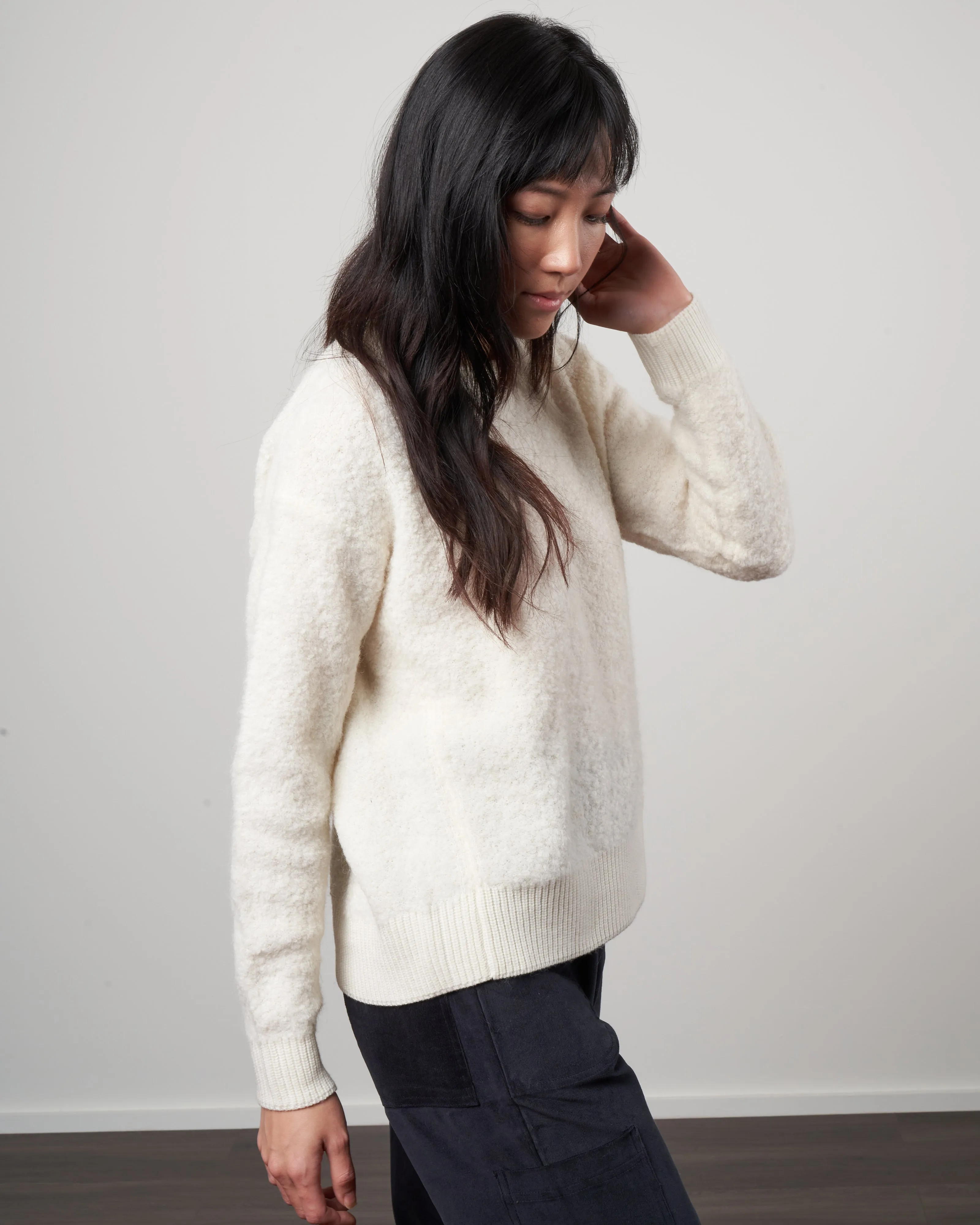 alpaca simple crew neck sweater - white
