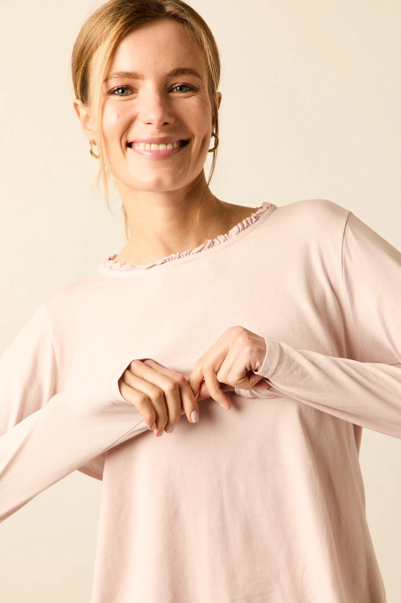 Camiseta manga larga cuello volantes rosa