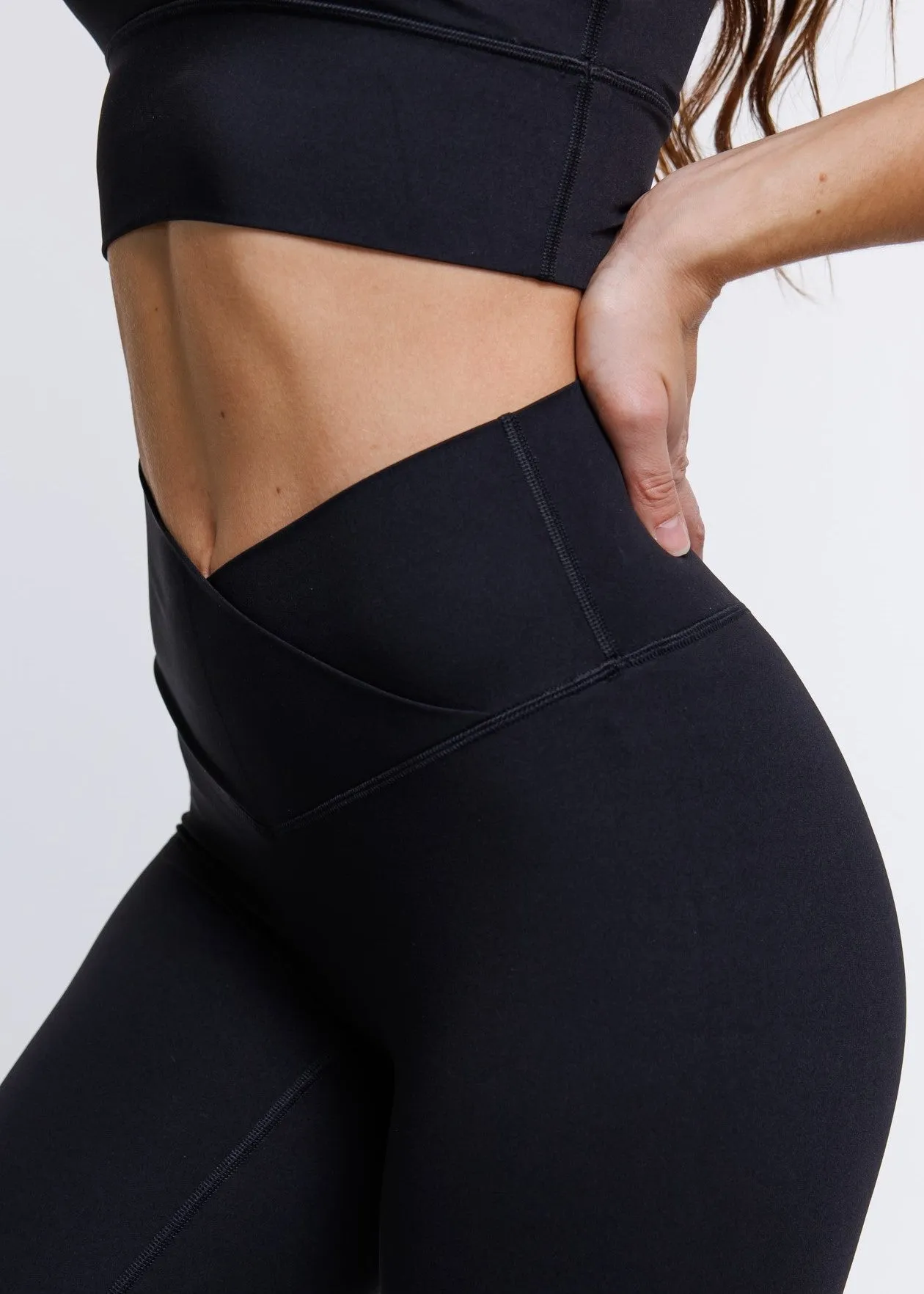 Elevate Cross Leggings - Black