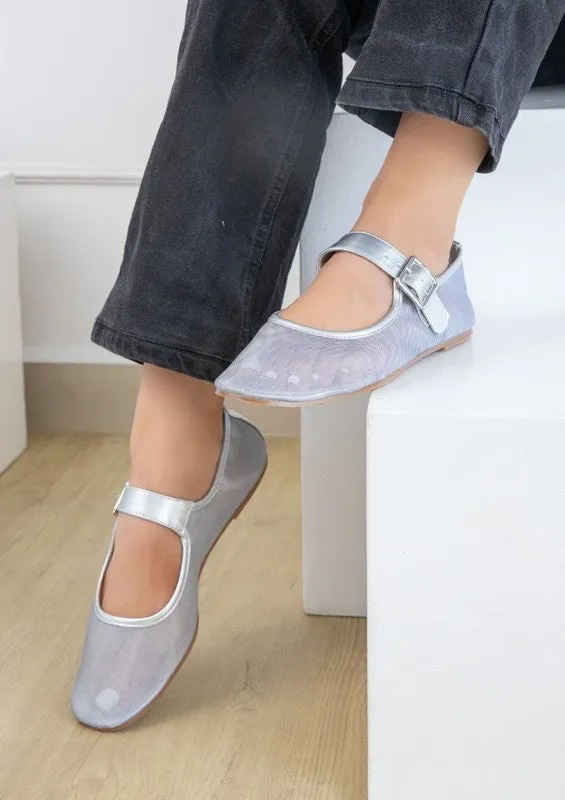 FASHION AND COMFORTABLE FLATS