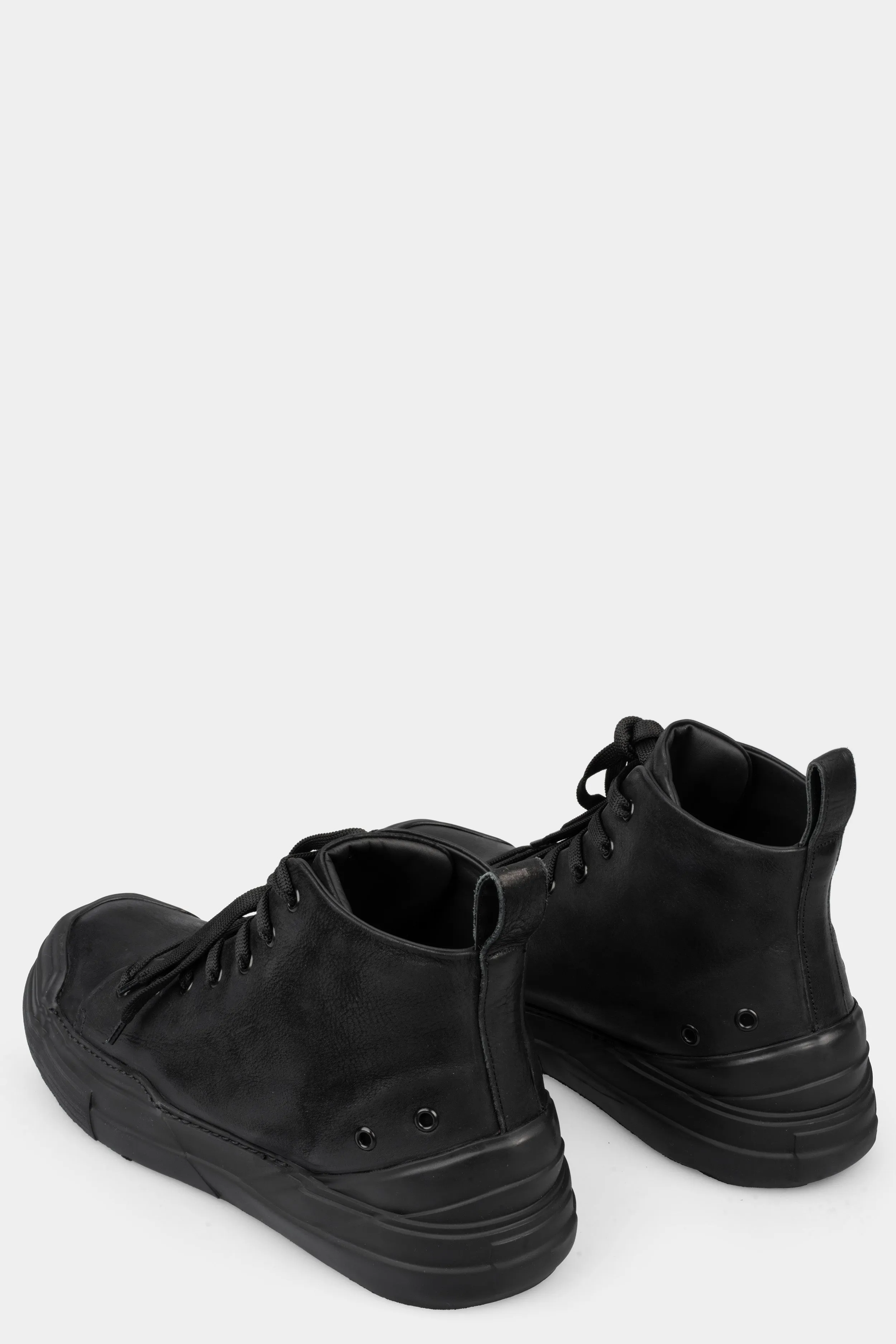 High top laced leather sneakers