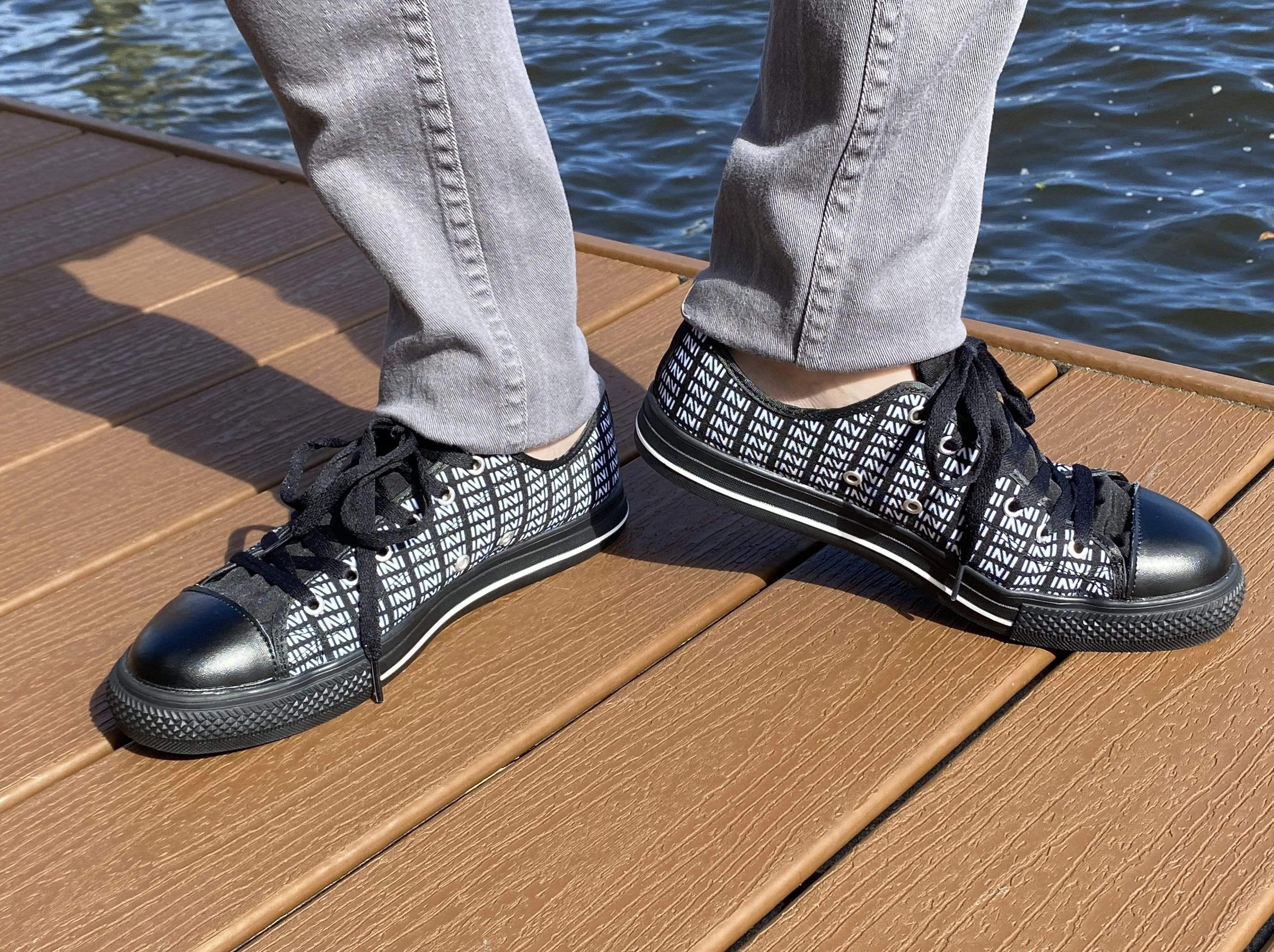 INVI Sneakers