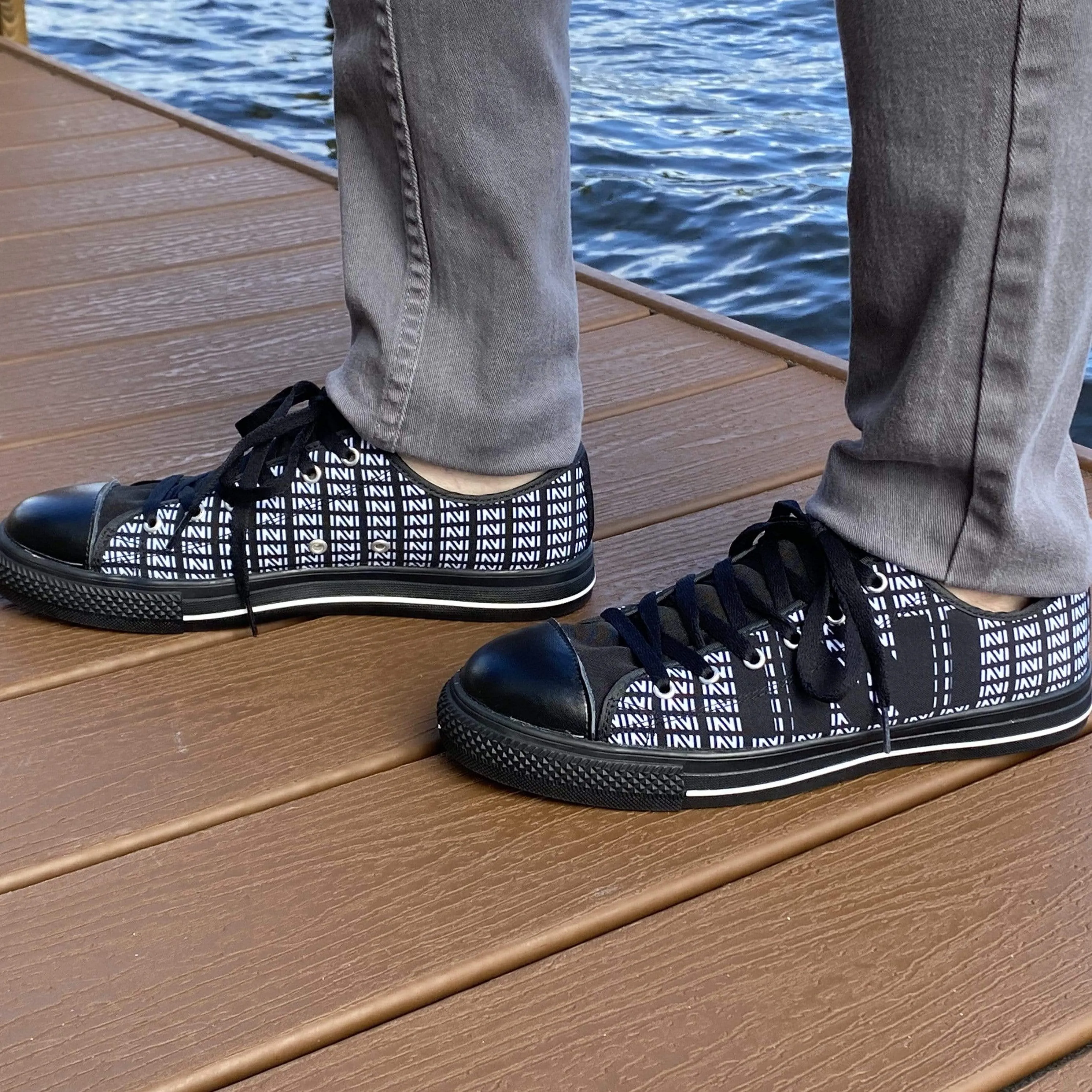 INVI Sneakers