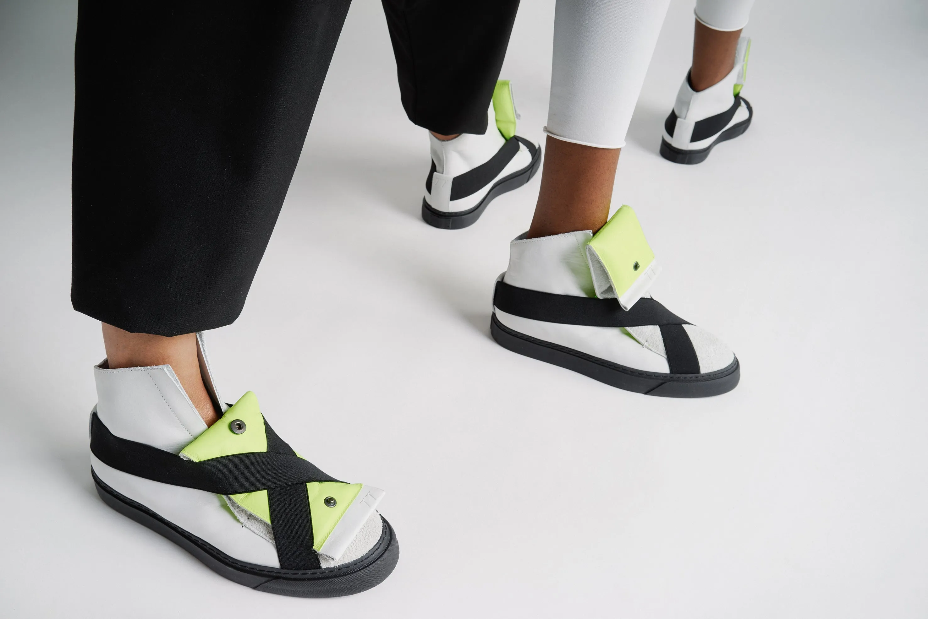 K6 / NEON WHITE / UNISEX LEATHER SNEAKER