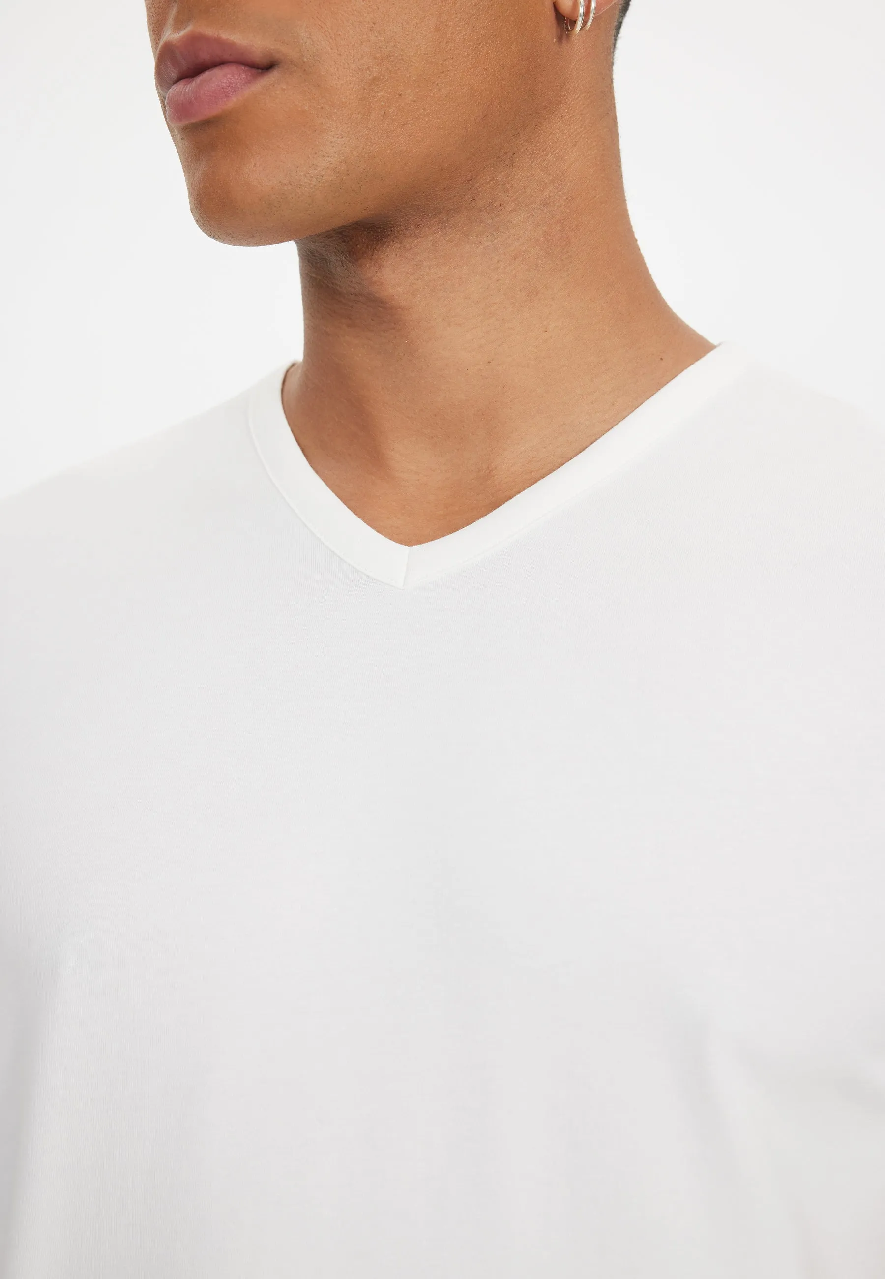 Krem Rengi V-Yaka Regular Fit Pamuk Elastan Karışımlı Basic Erkek T-Shirt THEO