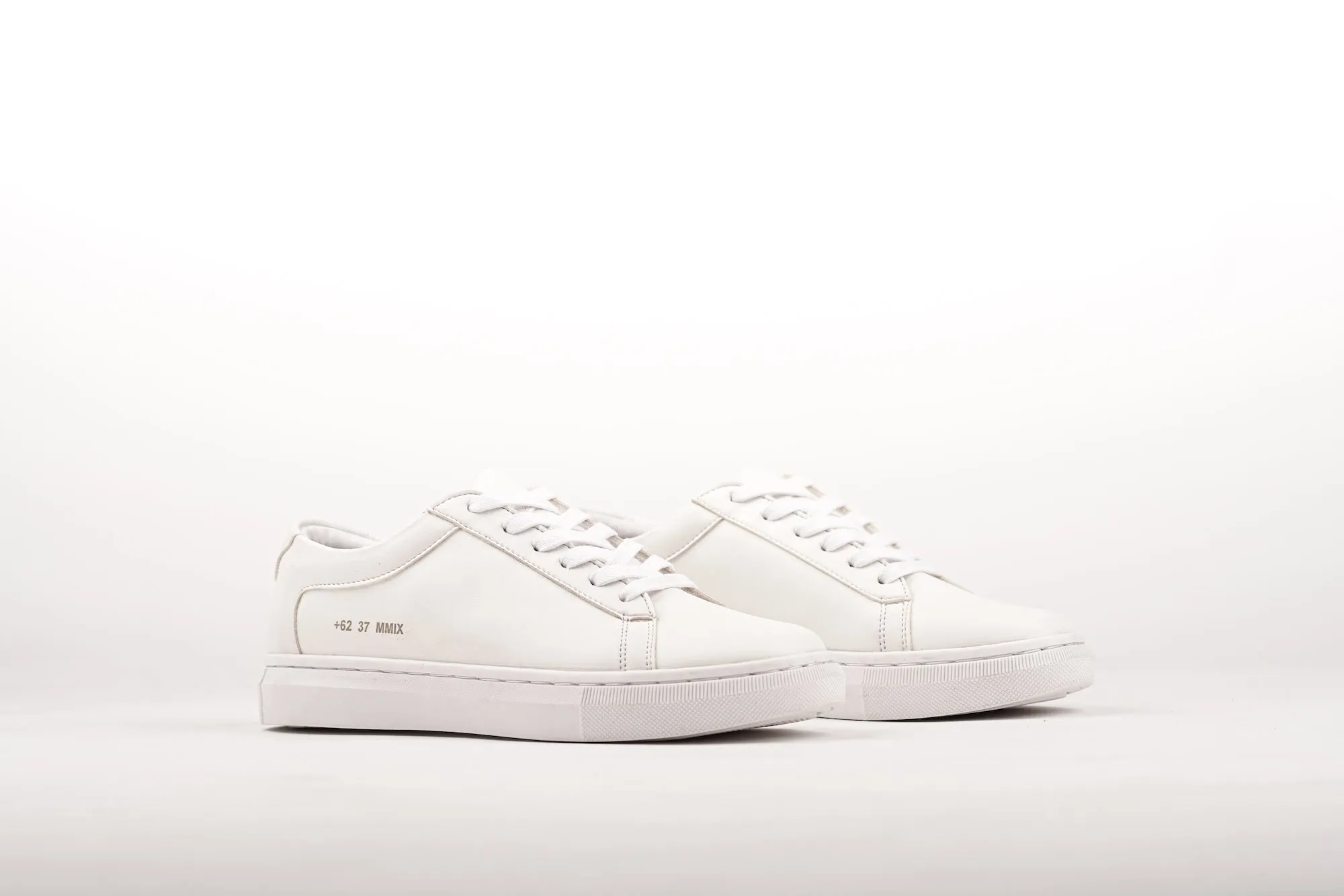 LAH-01 | TRIPLE WHITE | WOMEN