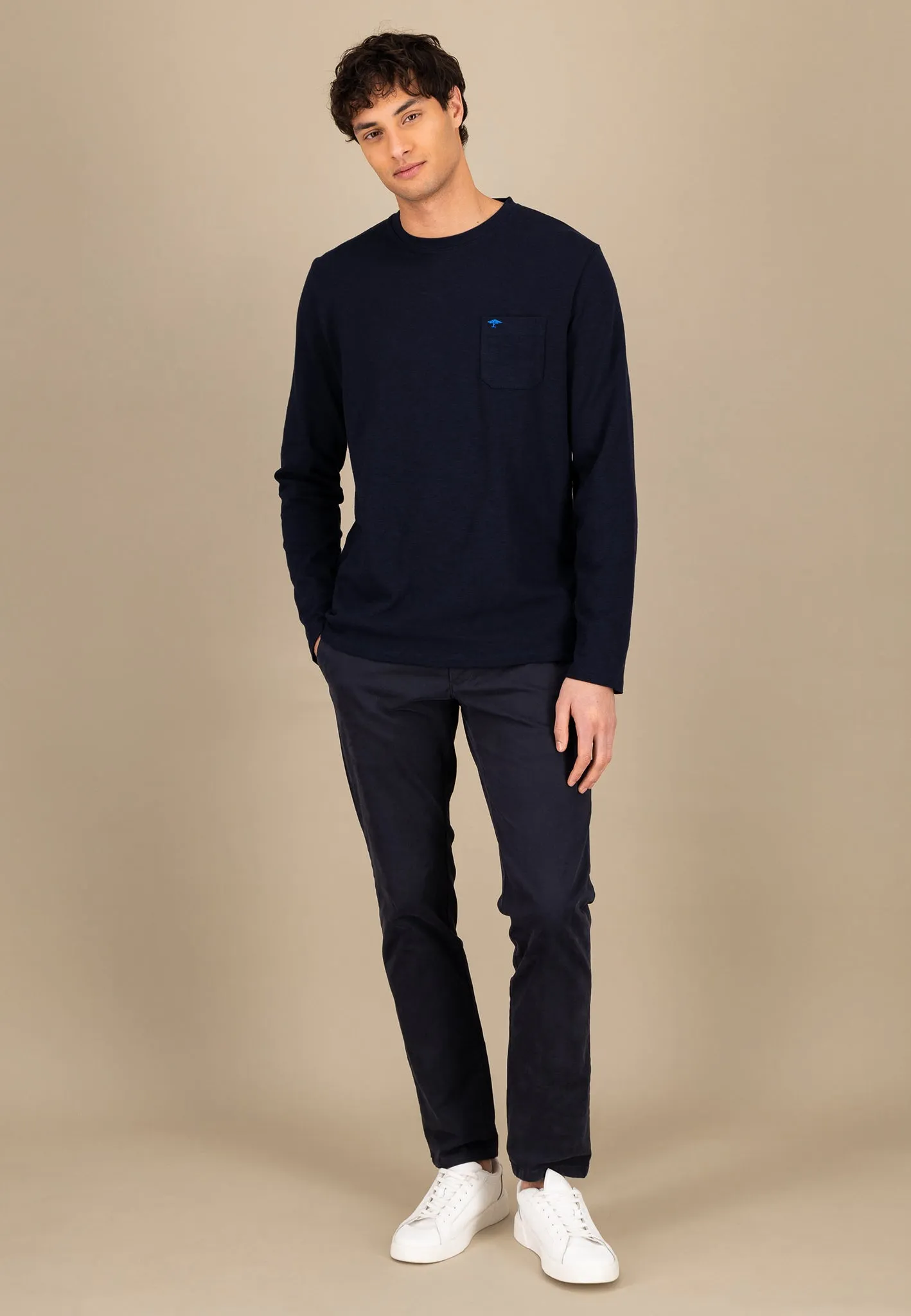 Langarmshirt mit Rundhalsausschnitt und Brusttasche