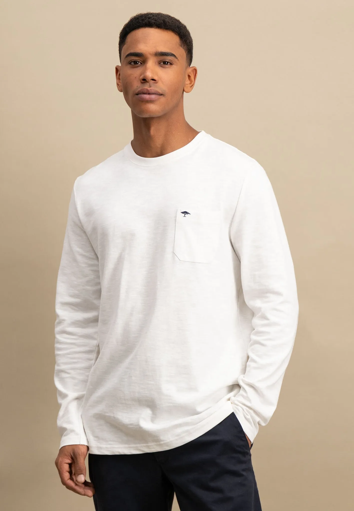 Langarmshirt mit Rundhalsausschnitt und Brusttasche