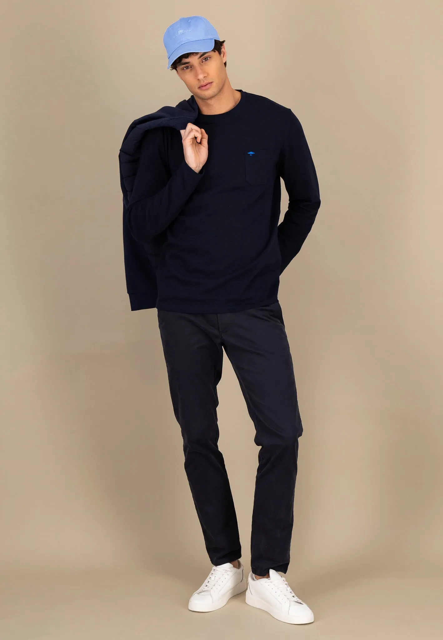 Langarmshirt mit Rundhalsausschnitt und Brusttasche