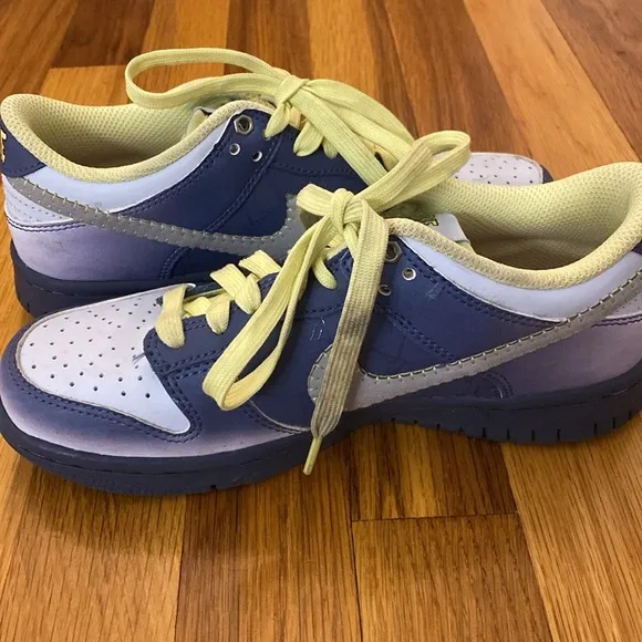 Nike Girls/Boys Gray and Yellow Sneakers Size 4