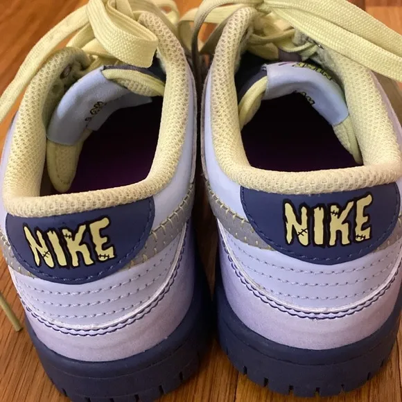 Nike Girls/Boys Gray and Yellow Sneakers Size 4
