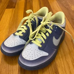 Nike Girls/Boys Gray and Yellow Sneakers Size 4