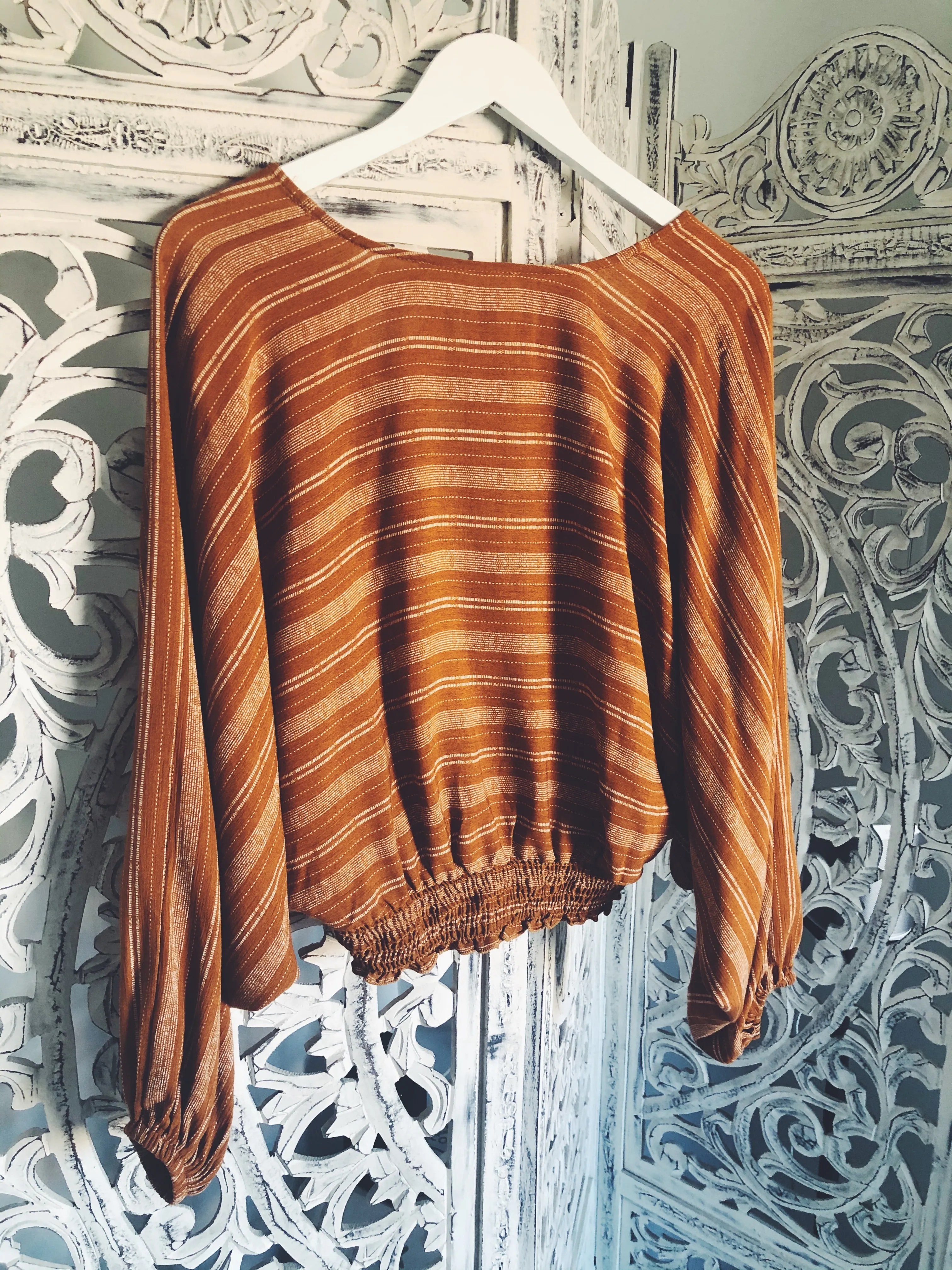 STRIPED SMOCKED OVERLAP TOP