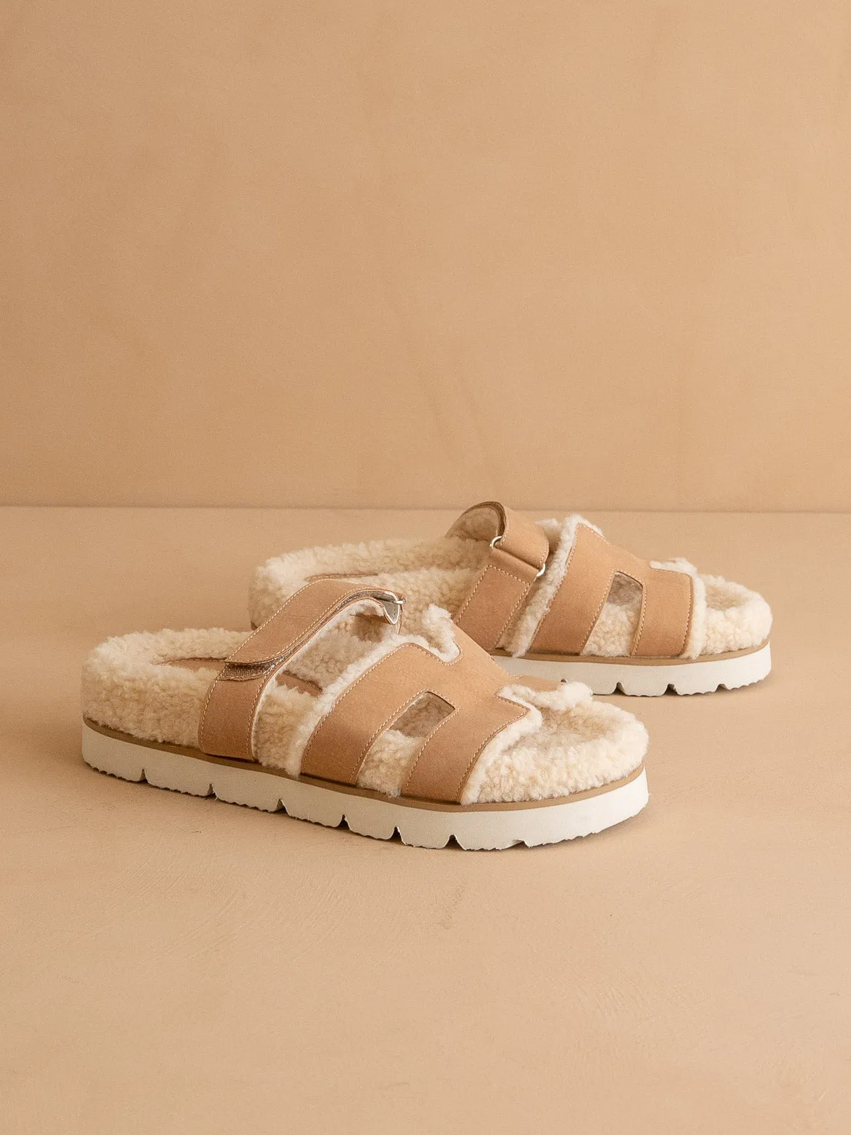 The Alpine | Camel Faux Shearling Sandals