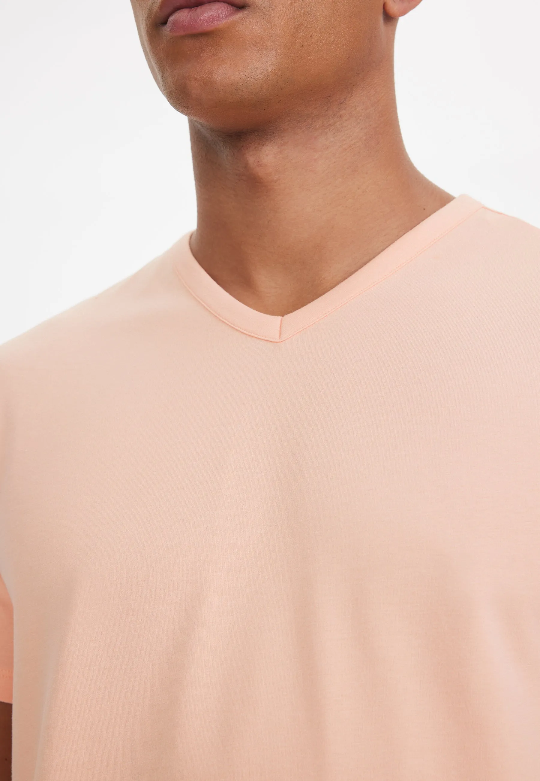 Turuncu V-Yaka Regular Fit Pamuk Elastan Karışımlı Basic Erkek T-Shirt THEO