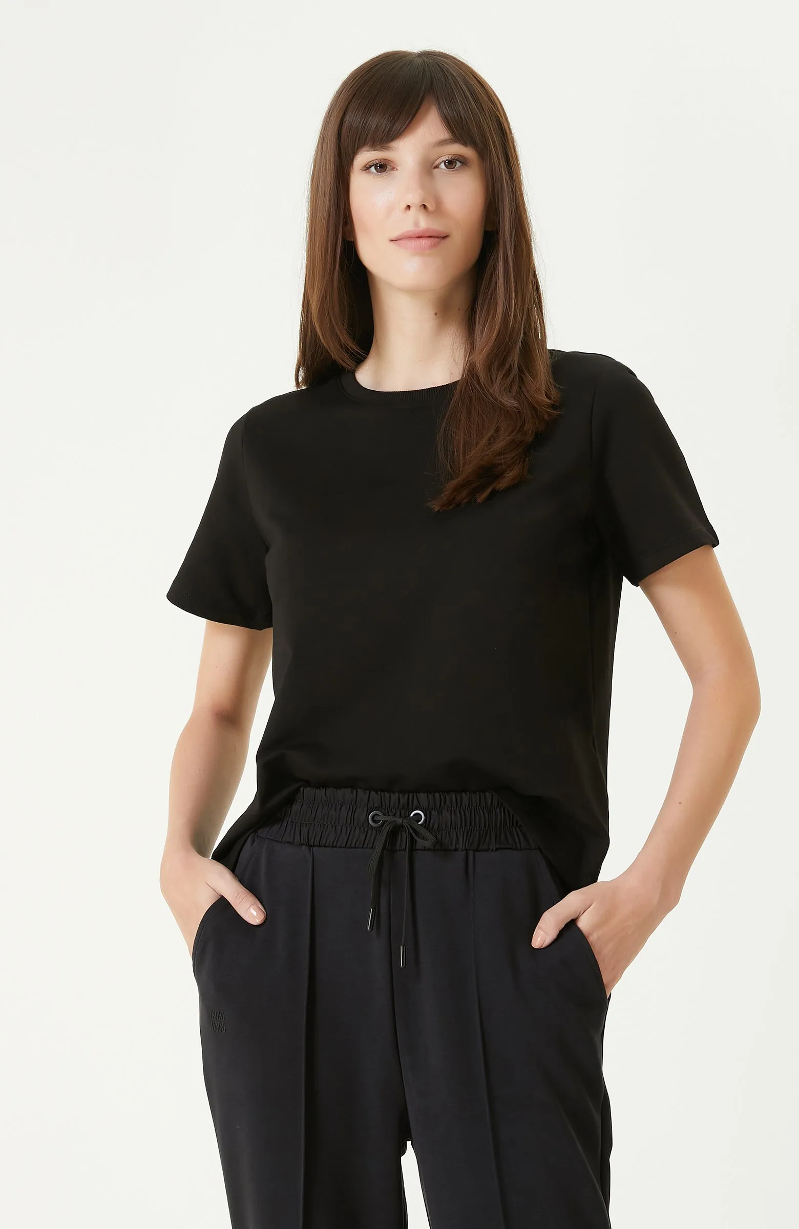 WOMEN'S Black Basic T-shirt