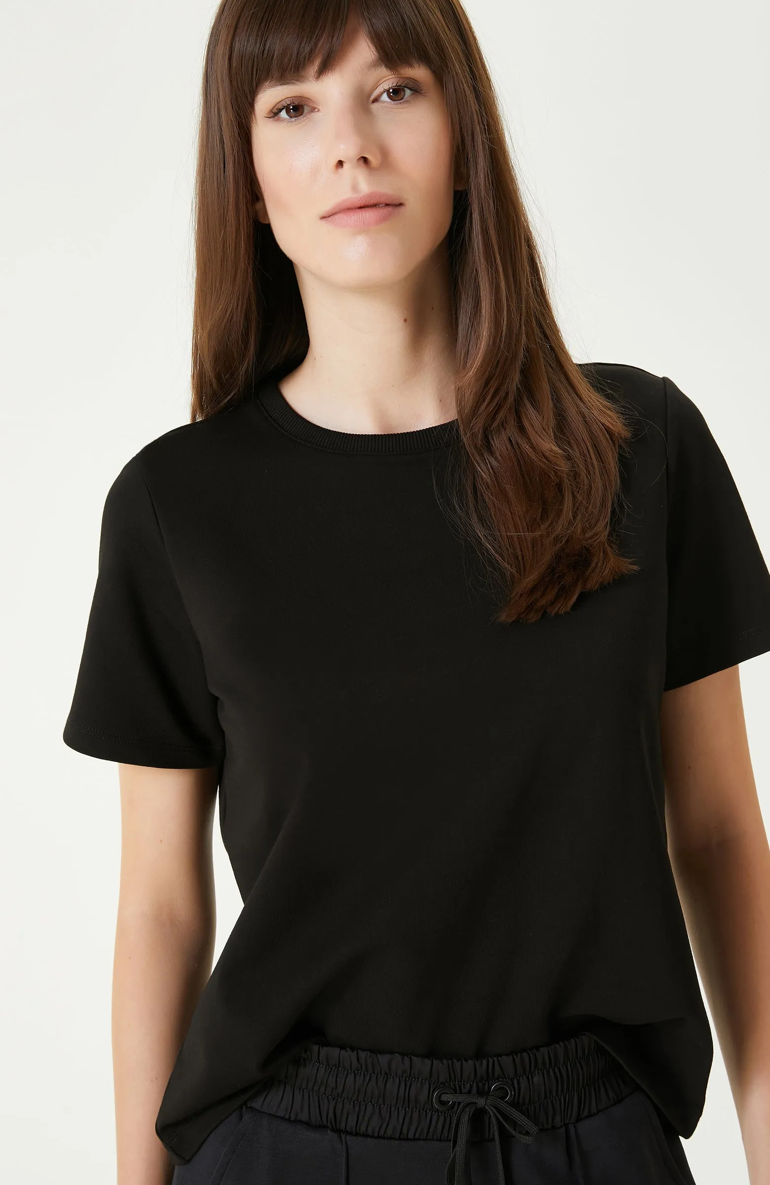 WOMEN'S Black Basic T-shirt