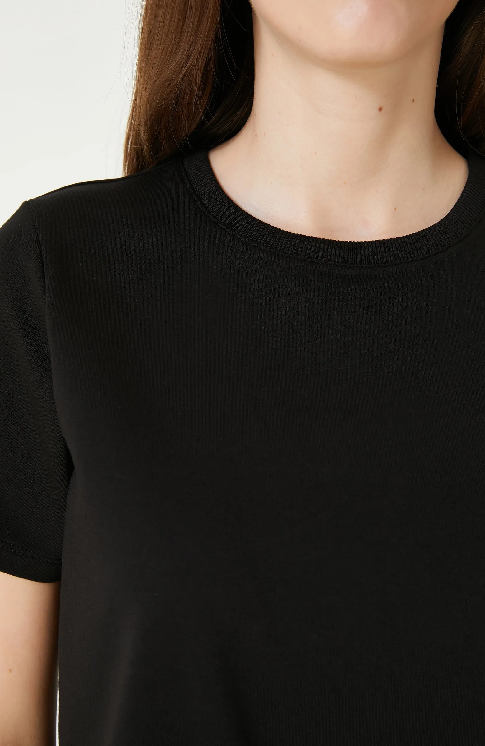 WOMEN'S Black Basic T-shirt