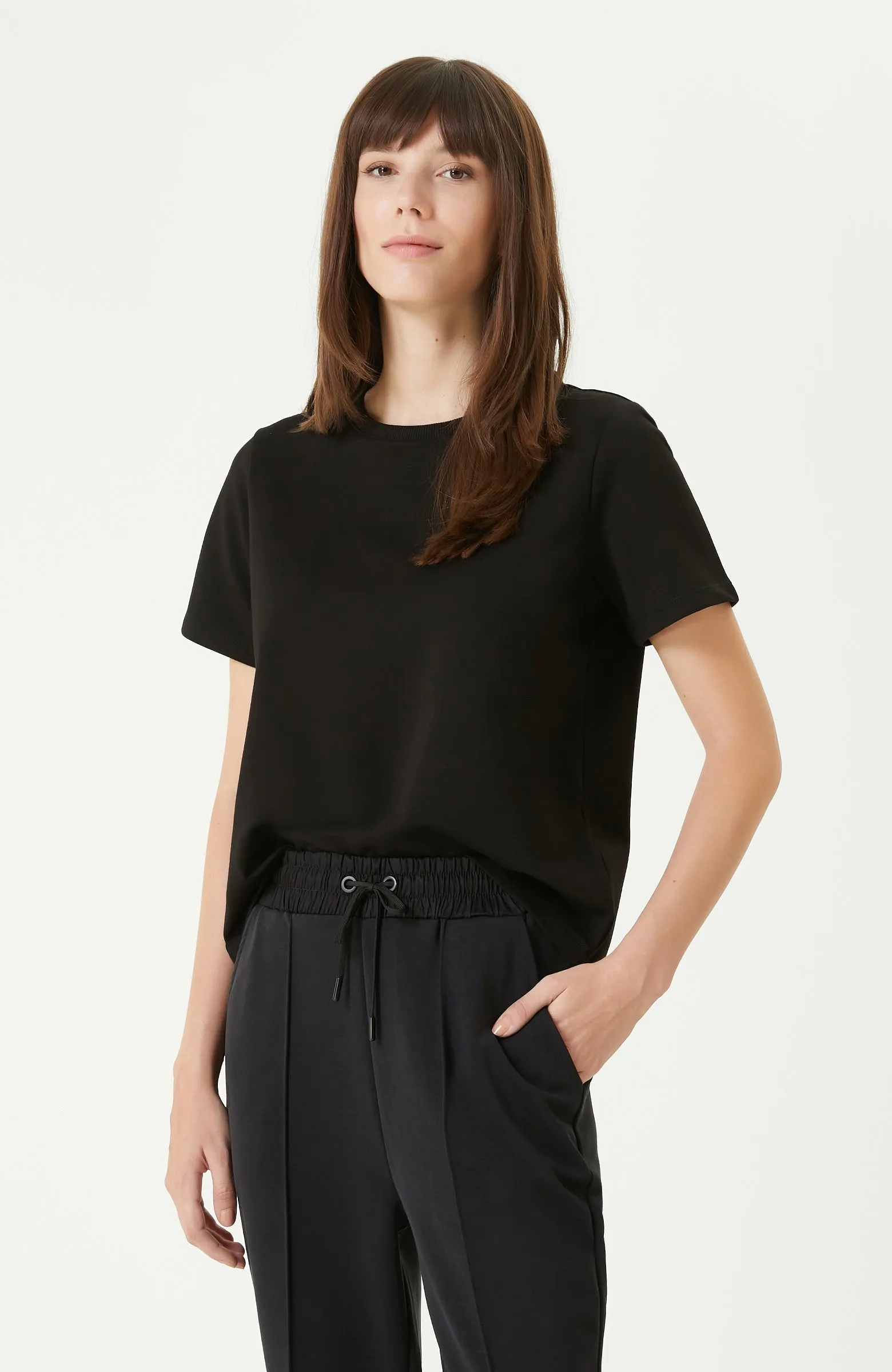WOMEN'S Black Basic T-shirt
