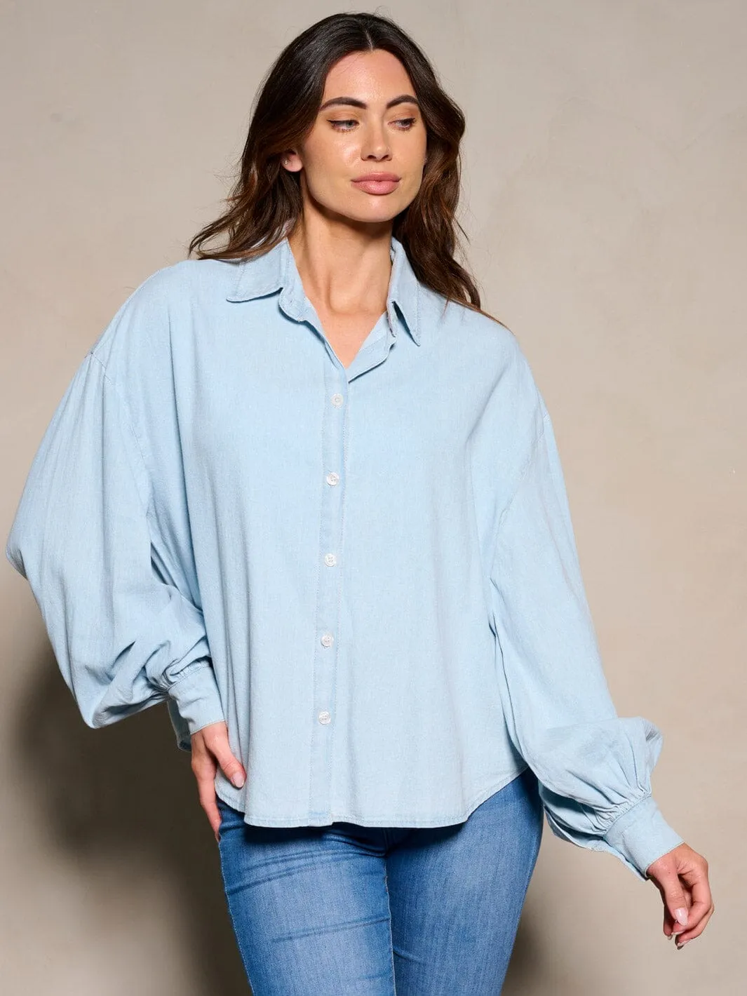 WOMEN'S LONG SLEEVE BUTTON CLOSURE CHAMBRAY TOP