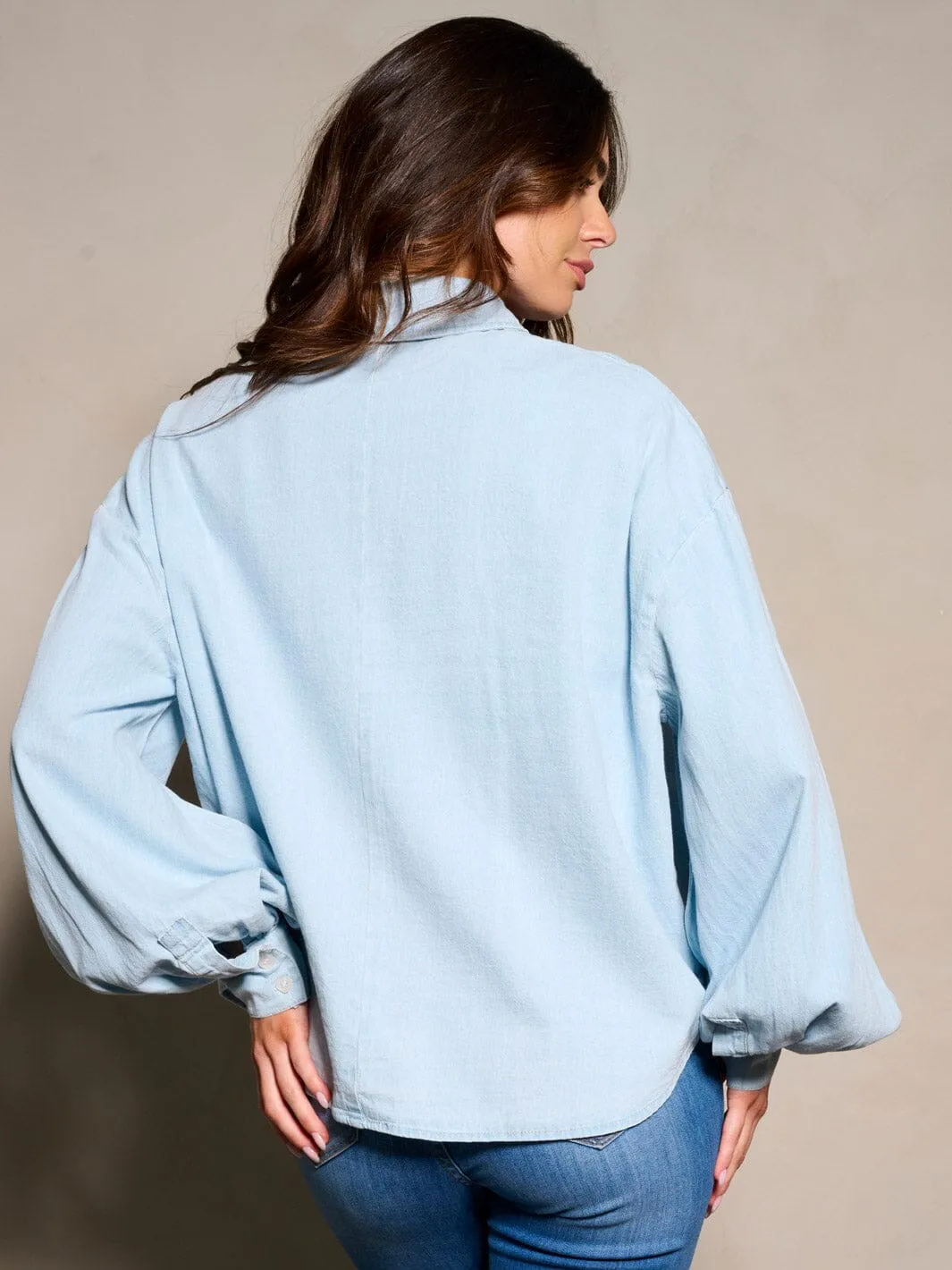 WOMEN'S LONG SLEEVE BUTTON CLOSURE CHAMBRAY TOP