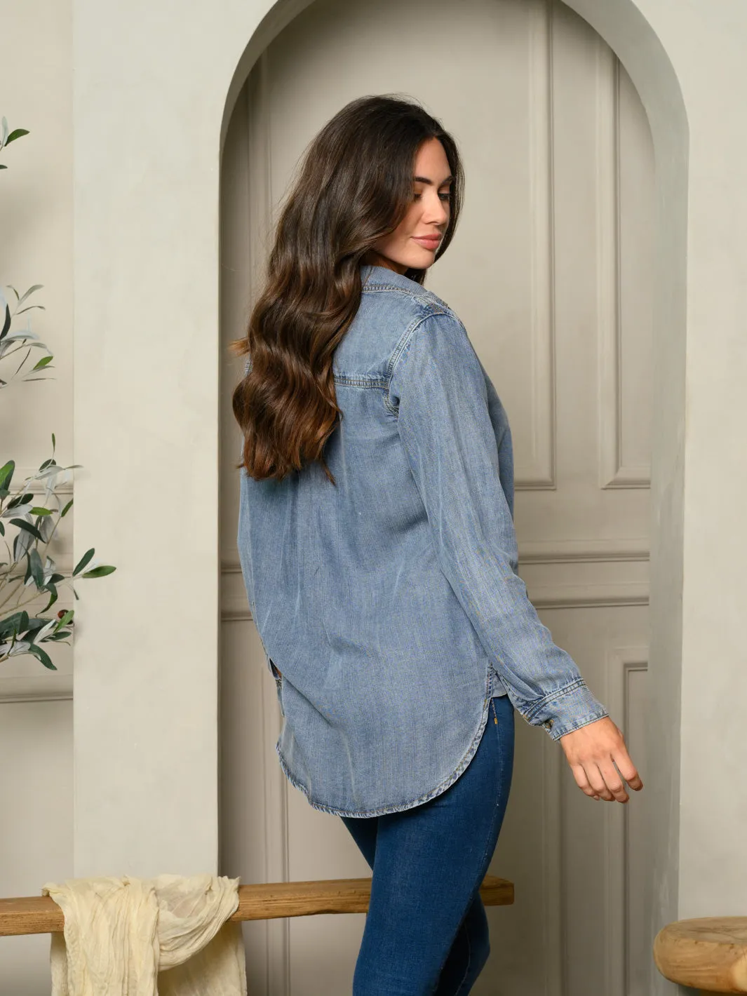 WOMEN'S LONG SLEEVE CHAMBRAY BUTTON DOWN SHIRT TOP