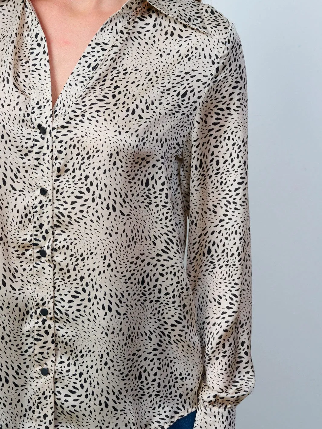 WOMEN'S LONG SLEEVES BUTTON UP ANIMAL PRINT BLOUSE