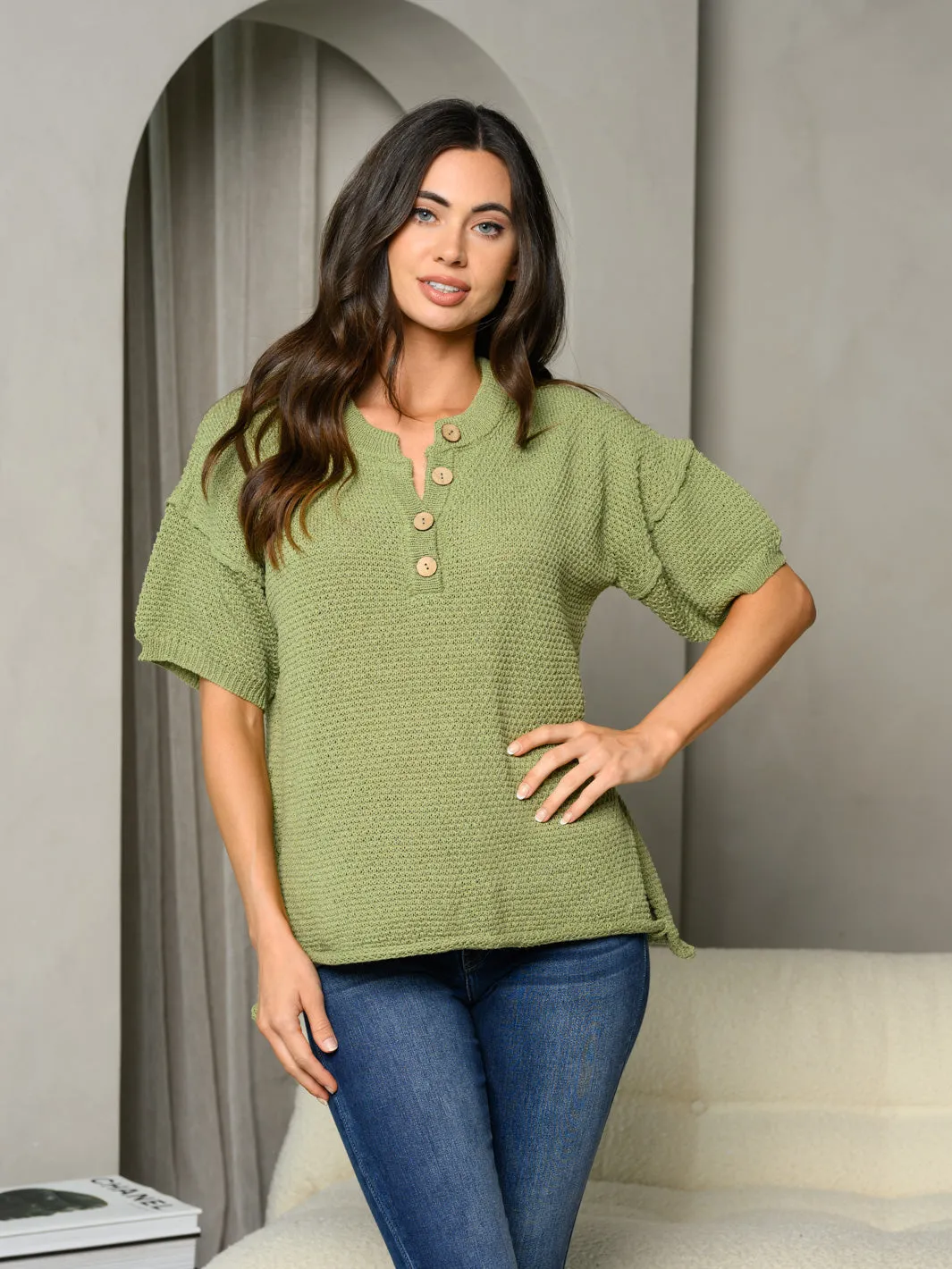 WOMEN'S SHORT SLEEVE BUTTONS CLOSURE TOP