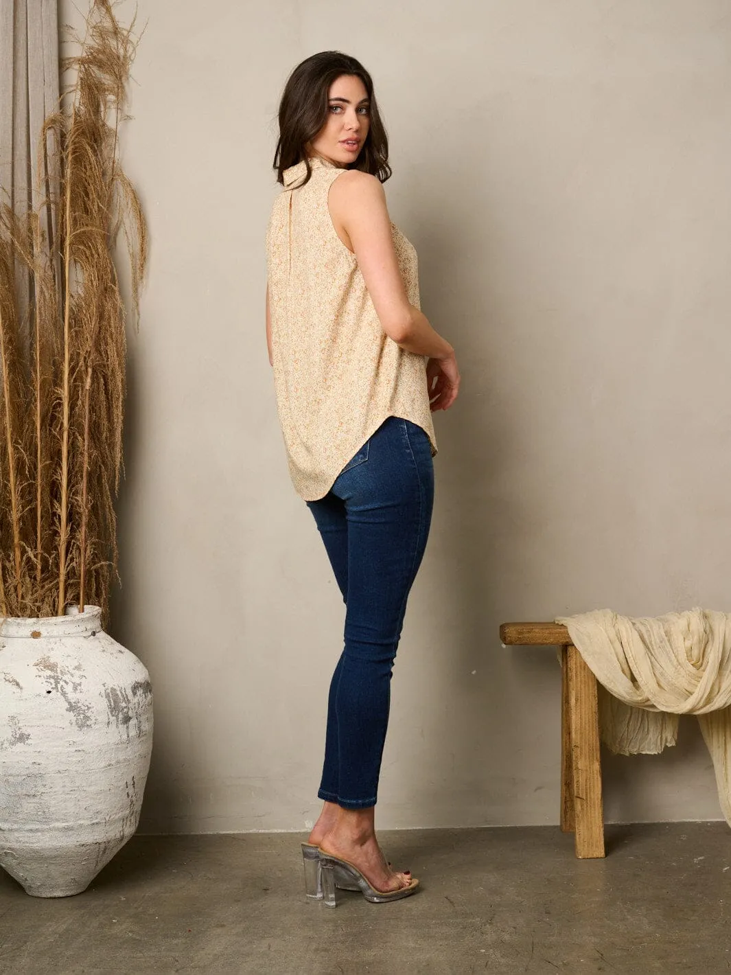 WOMEN'S SLEEVELESS BUTTON UP RUFFLE FLORAL TOP