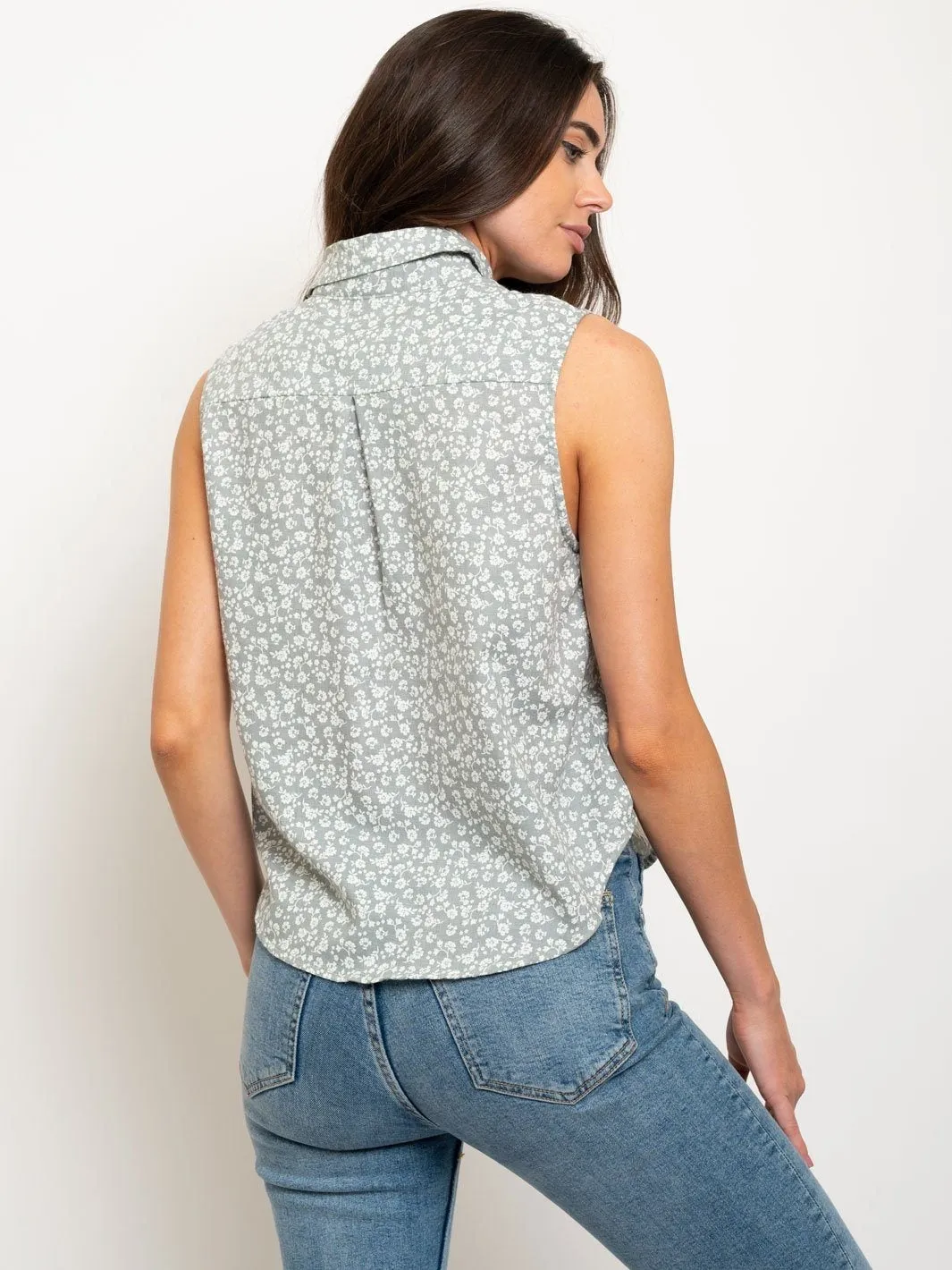 WOMEN'S SLEVELESS FLORAL BUTTON UP TOP