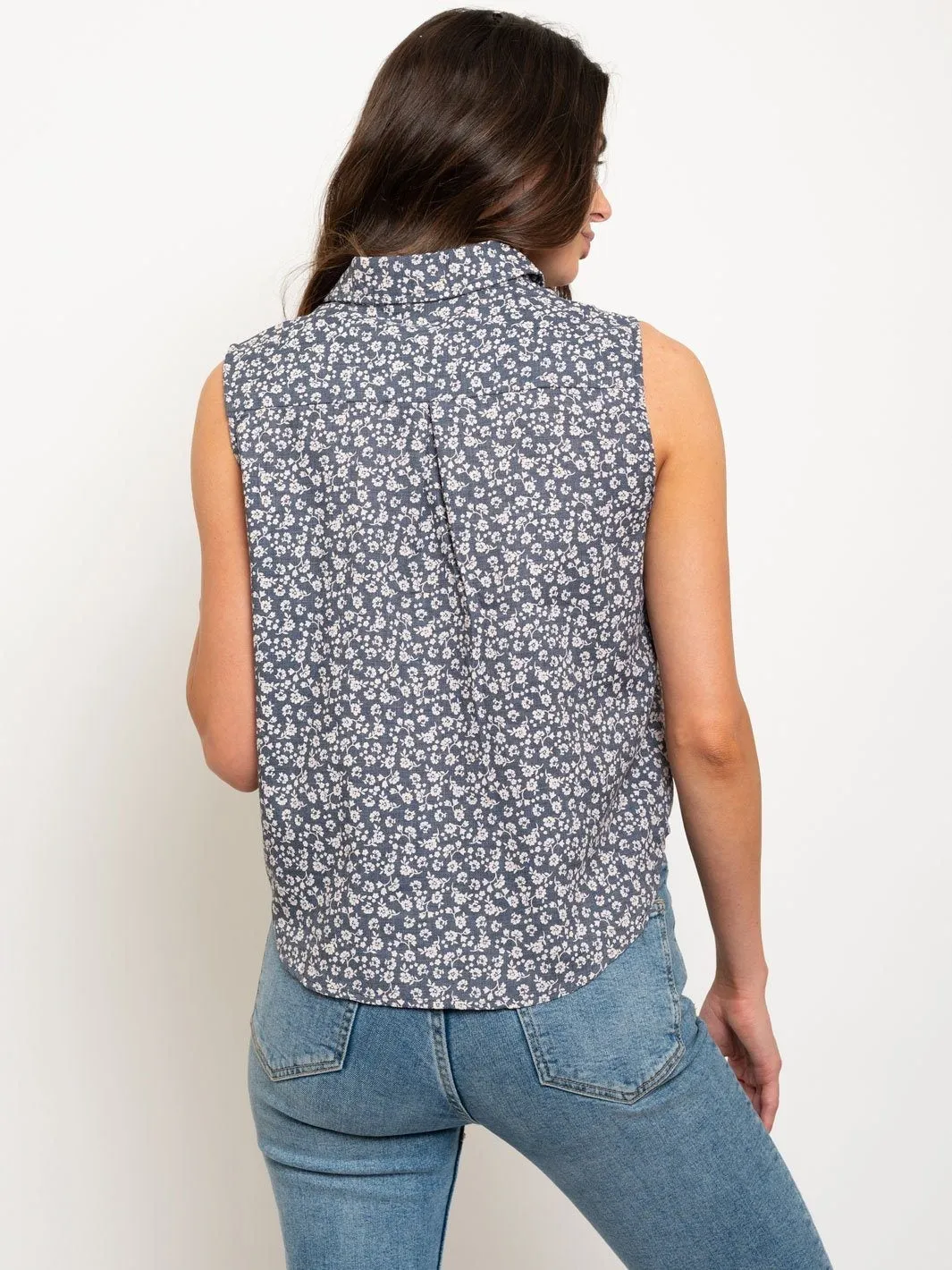 WOMEN'S SLEVELESS FLORAL BUTTON UP TOP